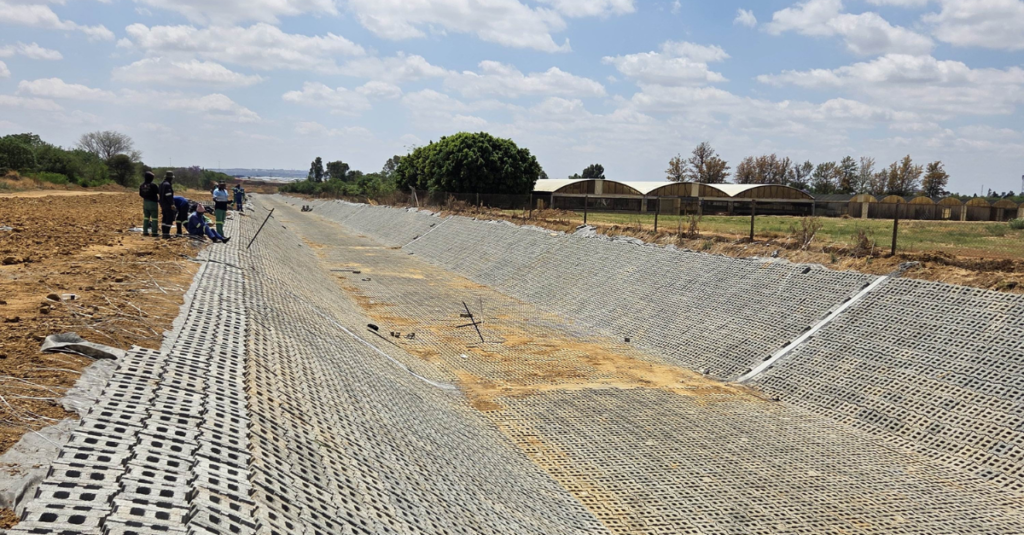 ARMORFLEX 180 BLOCKS CHOSEN FOR STORMWATER CHANNEL MANAGEMENT.